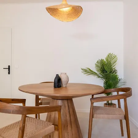 Place To - Bord De Croisette كان