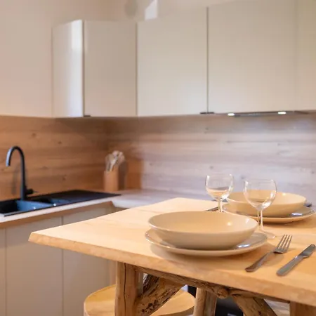 Place To - Bord De Croisette * كان